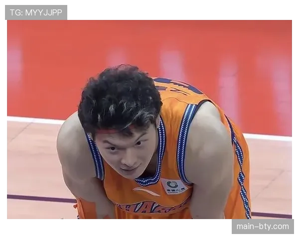 上海久事八连胜领跑积分榜 王哲林内线支柱作用凸显 上海久事八连胜领跑积分榜 王哲林内线支柱作用凸显